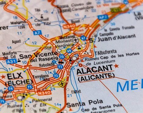 Kaart van de route tussen Alicante en Ibiza met de belangrijkste luchthavens.
