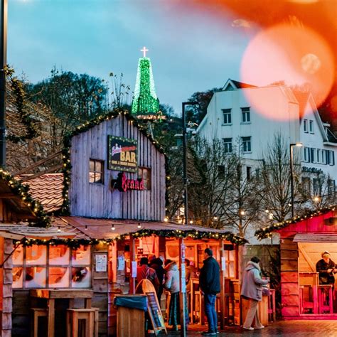 Gezellige kerstkraampjes met verlichting in Oberhausen