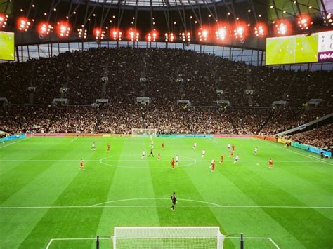 Illustratie van het Bordeaux stadion tijdens een voetbalwedstrijd