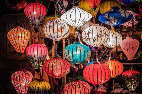 Sfeervolle straat in Hoi An met lampionnen