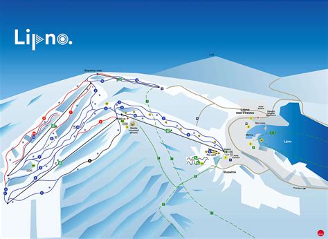 een panoramisch uitzicht over het skigebied Ski Areal Lipno met besneeuwde pistes en skiliften