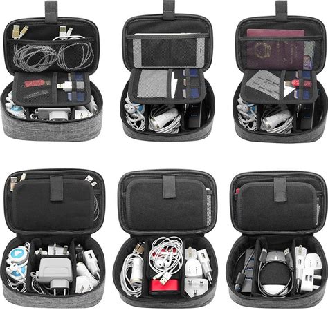 Overzicht van elektronische reisaccessoires zoals powerbank, opladers en reisstekker