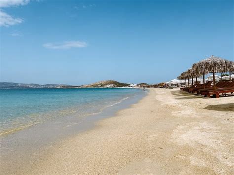 Prachtig zandstrand van Agios Prokopios met turkoois water