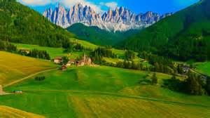 Uitzicht over de groene valleien en bergen van Naxos