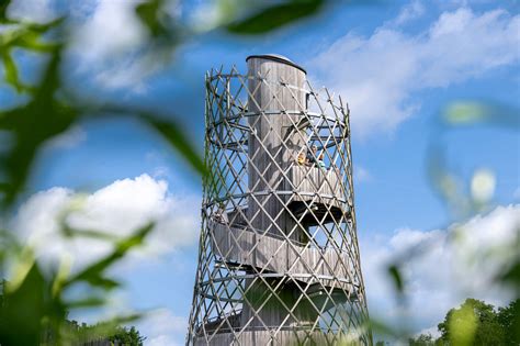 Interactieve kaart van Drenthe met gemarkeerde bezienswaardigheden zoals musea en natuurgebieden