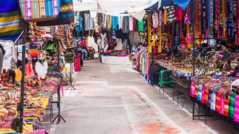 De kleurrijke markt van Otavalo.