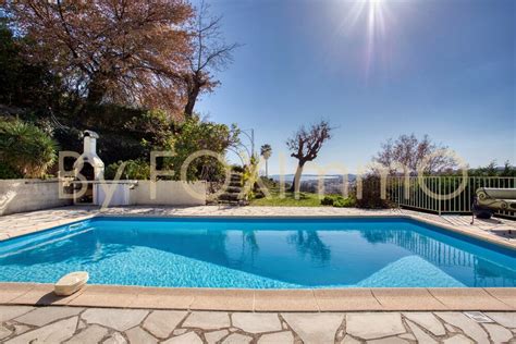 Luxe vakantiewoning met zwembad en panoramisch zeezicht