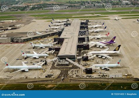 Luchthaven Londen Heathrow met diverse terminals en vliegverkeer