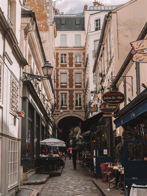 Een sfeervolle foto van een Airbnb appartement in Saint-Germain-des-Prés, Parijs.