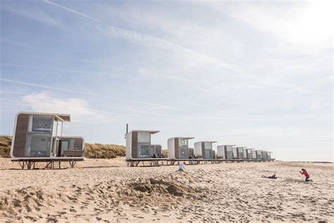 moderne strandslaaphuisjes aan de kust van Groede