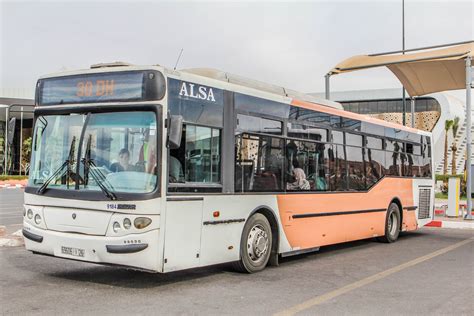 Een ALSA bus met bestemming Marrakech Airport