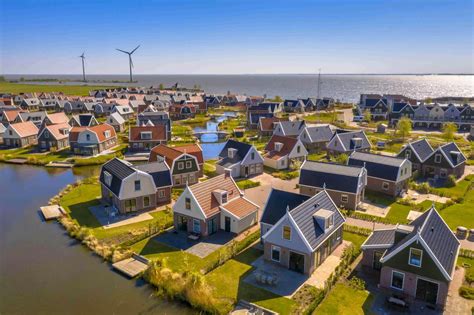 Infographic die de toename van het aantal vakantieparken in handen van investeerders weergeeft