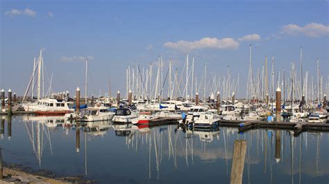 Een sfeervolle foto van de visserijhaven van Breskens