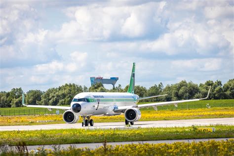 Schematische weergave van de retro-livery op de Airbus A321neo, met de iconische groene kleur en de grote zwarte 'T' op de romp en staart.