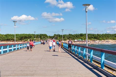 Foto van de iconische brug van Palanga die naar de zee leidt.