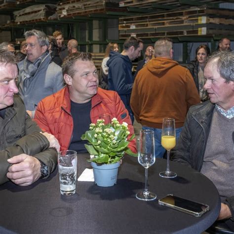Een foto van de Grand Opening van King Kong, met BN'ers en genodigden.