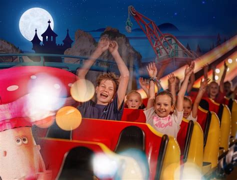 Montage van verschillende attracties in Bommelwereld, zoals de rollercoaster en de draaimolen.