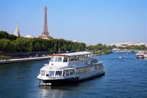Foto van een Seine cruise met de Eiffeltoren op de achtergrond