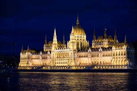 Het Hongaarse Parlementsgebouw aan de Donau