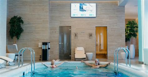 Interieur van een van de beroemde thermale baden in Boedapest