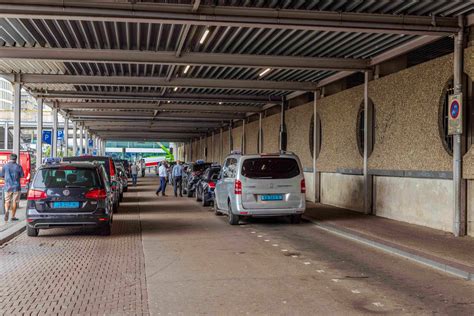 Taxi's op de standplaats bij Palermo Airport