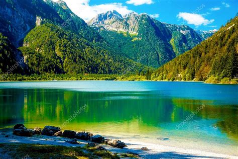 Landschap van Slovenië met bergen en een meer