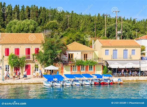 De haven van Fiskardo op Kefalonia