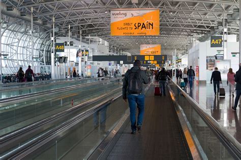Illustratie van de metroverbinding tussen Porto Airport en het stadscentrum