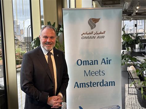 Infographic met de vluchttijden en dagen van Oman Air van Amsterdam naar Muscat