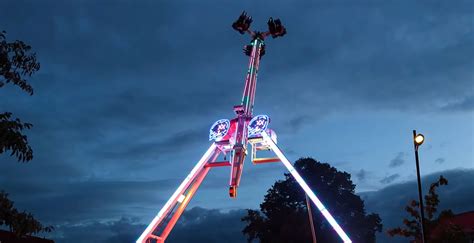 Historische foto van een kermisattractie in Tilburg