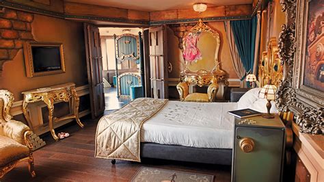 Interieur van een sprookjesachtige themakamer in het Efteling Wonder Hotel