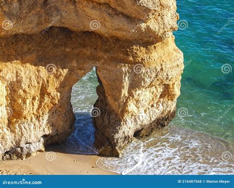 Strand met kliffen aan de Algarve kust