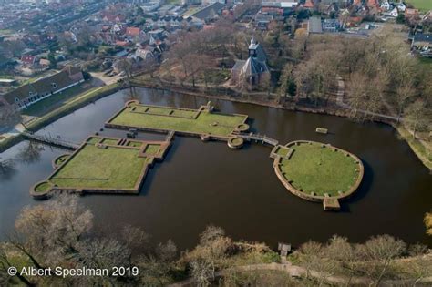 Historische ruïne van Slot op den Hoef in Egmond aan den Hoef.