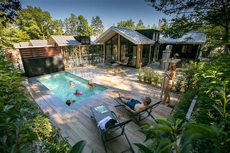 Luxe safari lodge op een vakantiepark