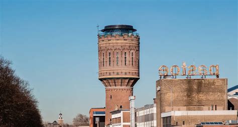 Artistieke impressie van de Watertoren in Middelburg met uitzicht over de stad.