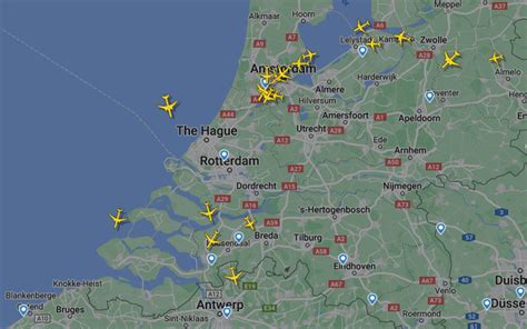 Schematische weergave van de belangrijkste luchthavens in Tanzania en Nederland.