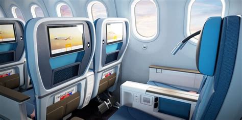 Illustratie van de verschillende stoelklassen (Economy, Premium Comfort, Business) van KLM.