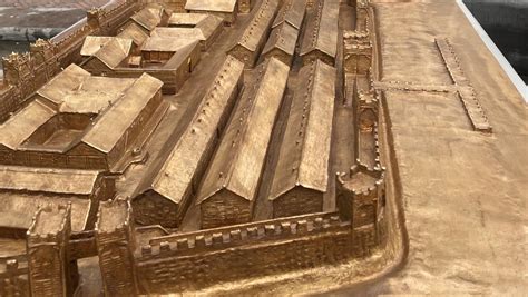 bronzen maquette van castellum Albaniana in Alphen aan den Rijn