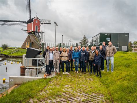 groep wandelaars met gids in Alphen aan den Rijn