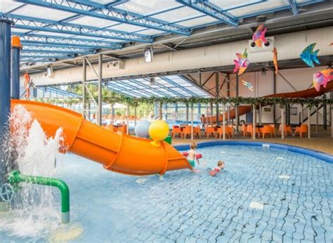 Overzicht van verschillende soorten zwembaden op Landal parken, van peuterbad tot wildwaterbaan