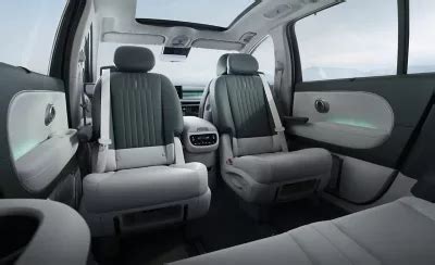 Interieur configuratie met stoelen tegenover elkaar in de Mercedes-Benz V-Klasse