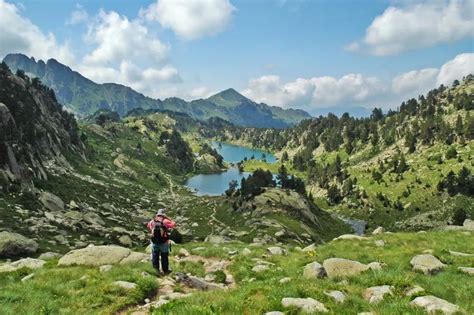 panoramisch uitzicht op de Pyreneeën vanaf het vakantiepark