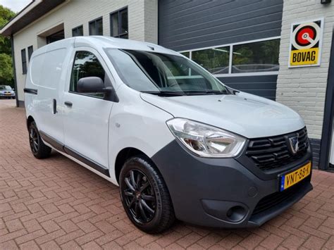 Visuele vergelijking van verschillende autotypes (Klein, Medium, Groot, SUV, Bestelwagen) beschikbaar voor verhuur in Trapani.
