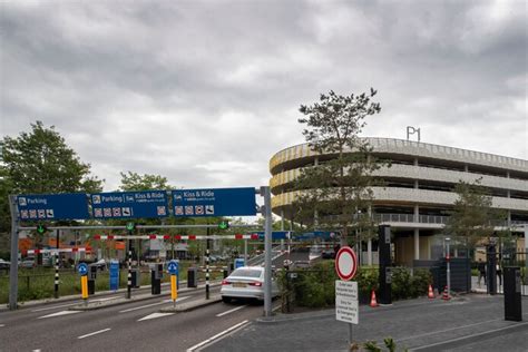 Parkeergarage P1 bij Eindhoven Airport