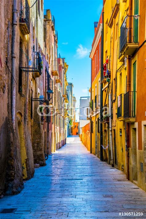 Kleurrijke straat in het historische centrum van Loulé.