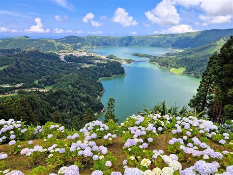 Panoramisch uitzicht op de Sete Cidades meren, een iconisch landschap op São Miguel.