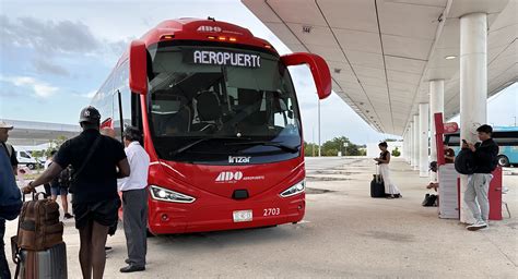 Foto van een ADO bus op Cancun Airport