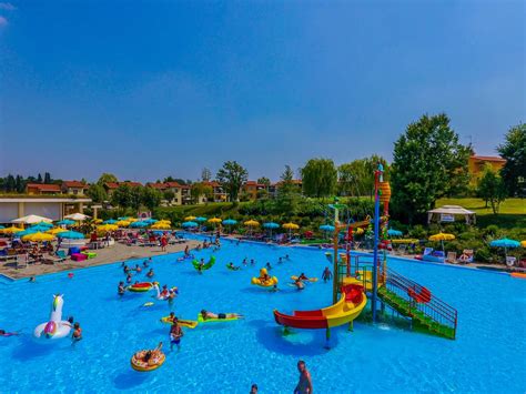 Waterpark en zwembaden van Belvedere Village aan het Gardameer