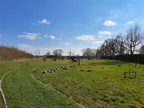 Landschap langs de Leie met fietsers