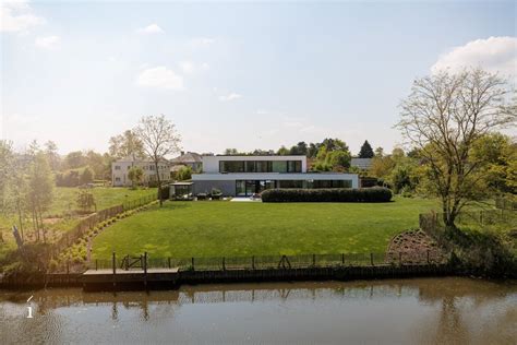 Moderne villa aan de Leie met terras